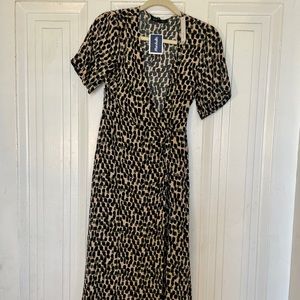 Cute dress! Never worn. Tags still on.